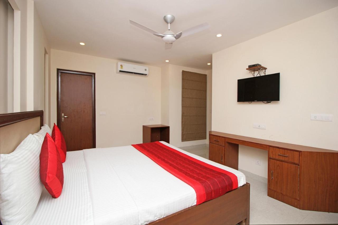 Oyo Hotel Blu Pebbles Near Delhi Airport نيودلهي المظهر الخارجي الصورة